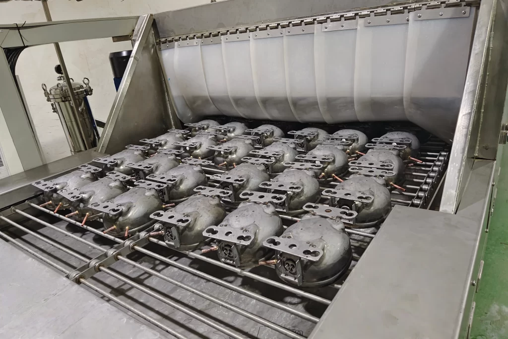 压缩机壳体清洗机 Automatic Tunnel cleaning machine for air conditioner compressors 2